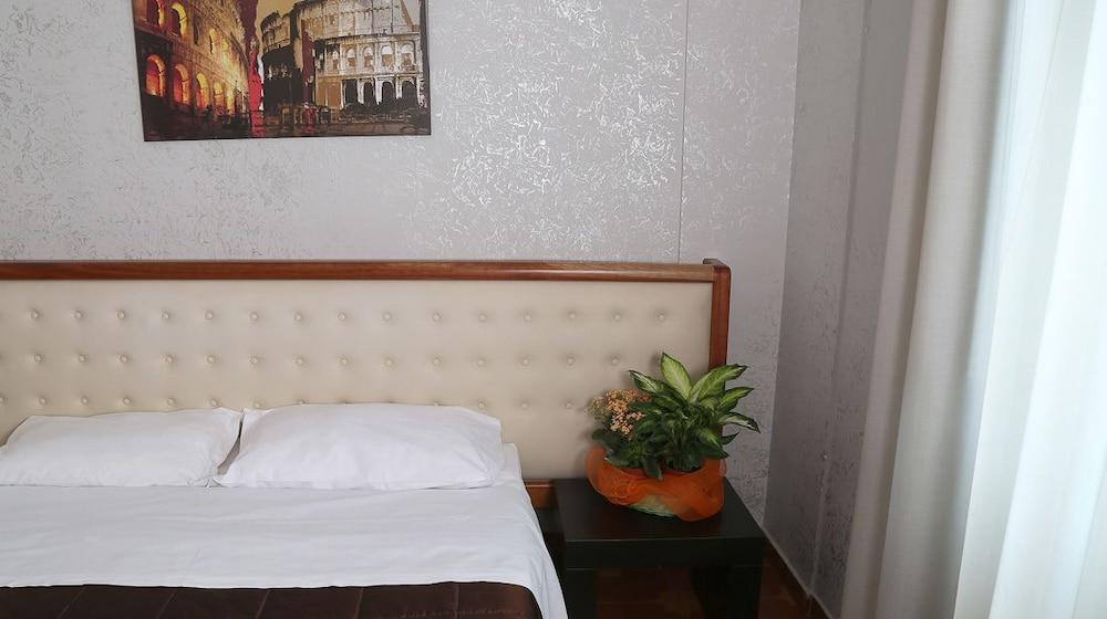 Roma Room Hotel Kültér fotó